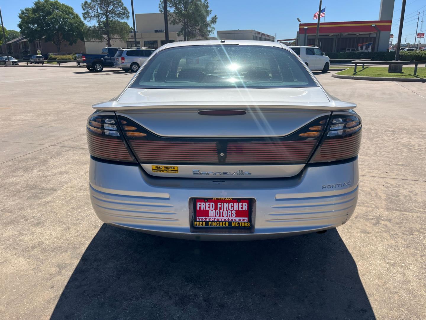 2005 SILVER /gray Pontiac Bonneville SE (1G2HX52K45U) with an 3.8L V6 OHV 12V engine, 4-Speed Automatic Overdrive transmission, located at 14700 Tomball Parkway 249, Houston, TX, 77086, (281) 444-2200, 29.928619, -95.504074 - Photo#5